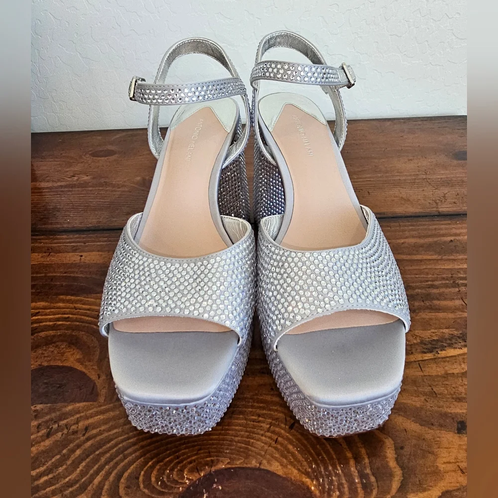 NWOB ANTONIO MELANI Silver Shimmer Rhinestone Platform Heels. Women's Size 9.5